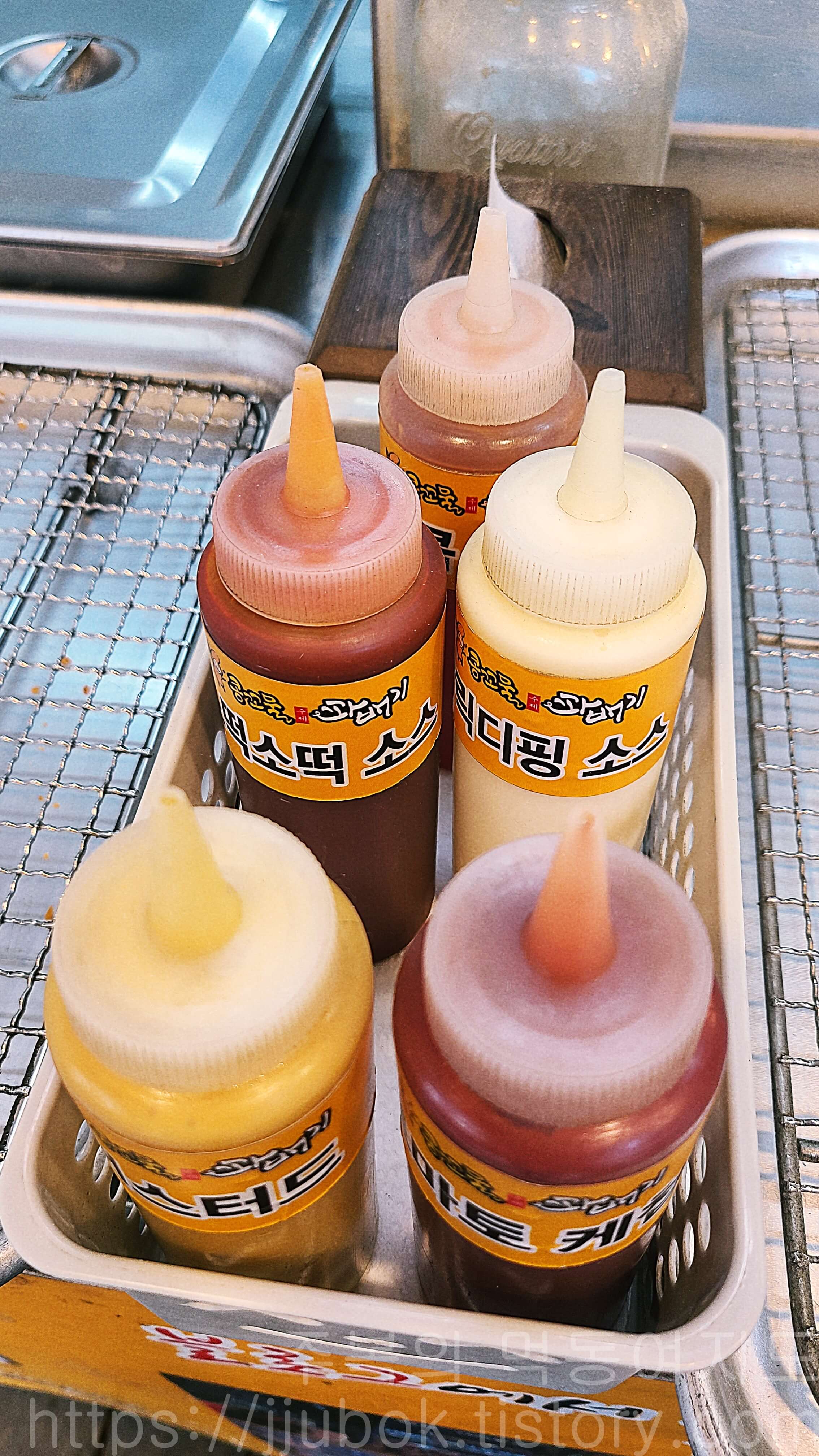 콩꼬물꽈배기-핫도그-소스