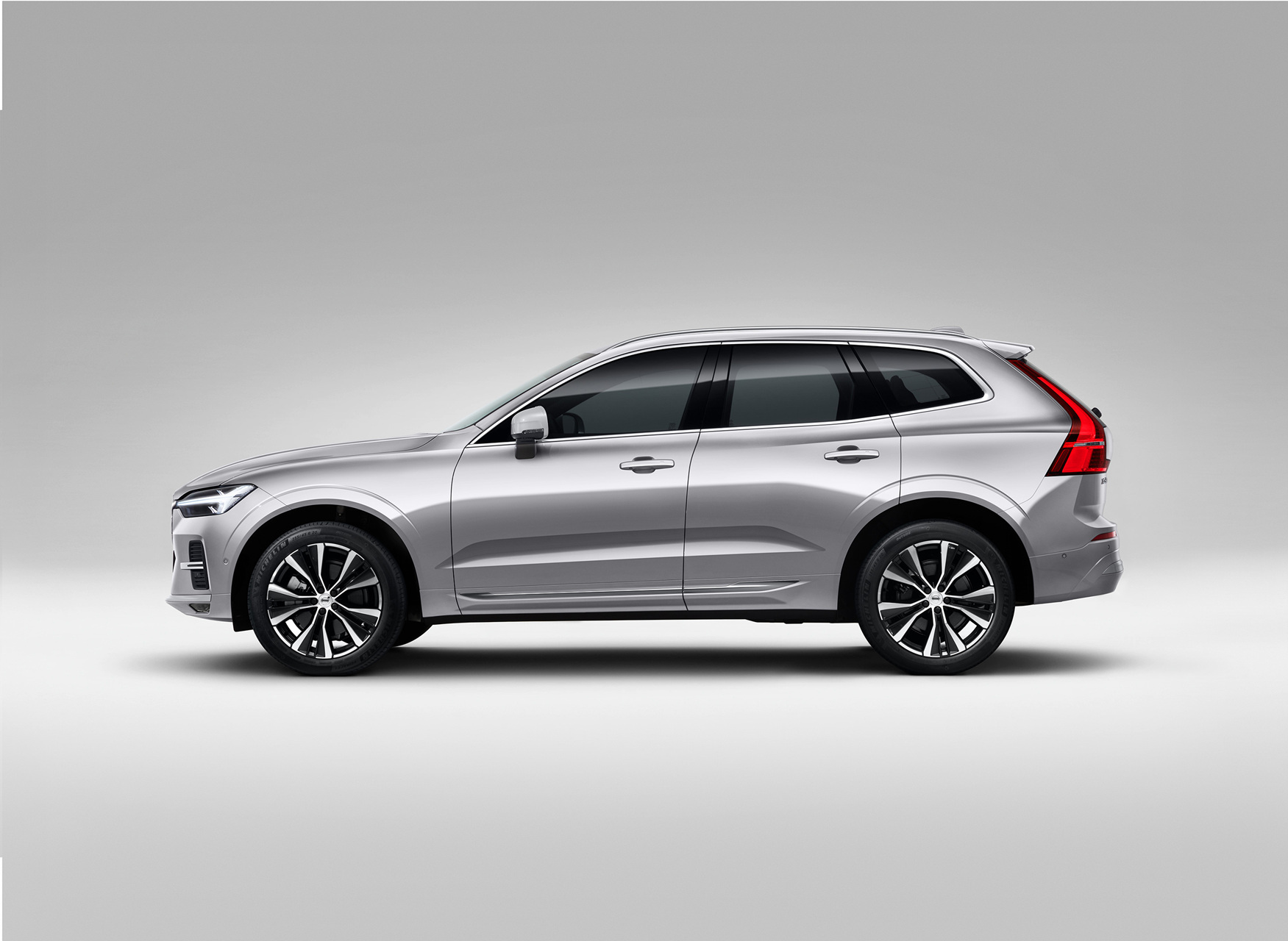 2024년식 볼보XC60 가솔린터보 측면 사진