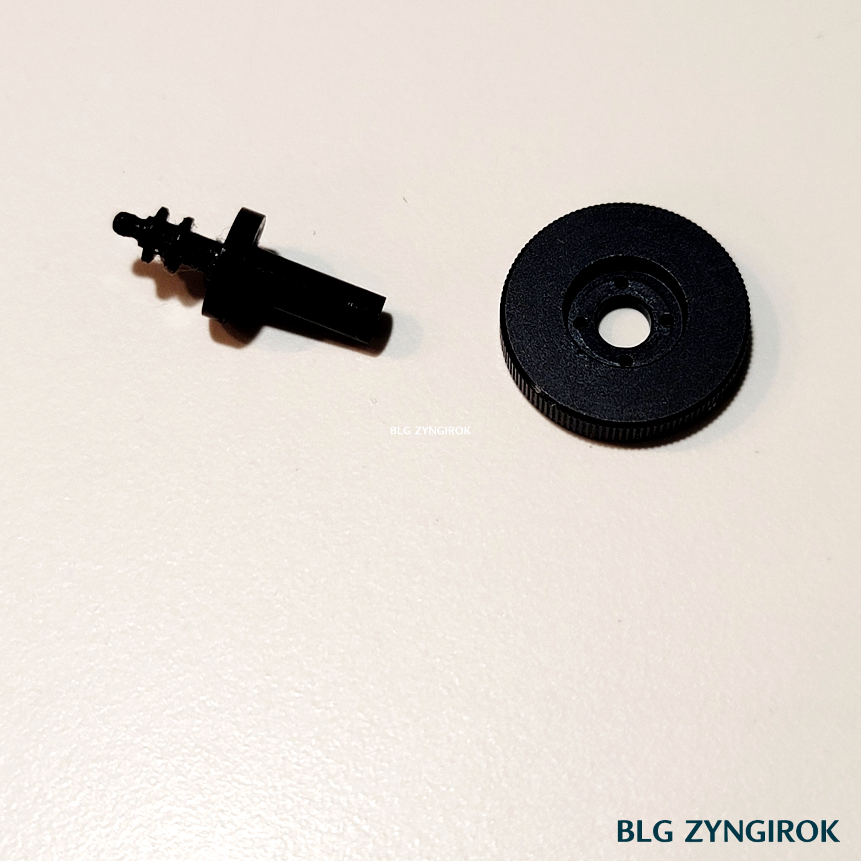 MS Design Mouse의 축과 휠이 분리되어 있다