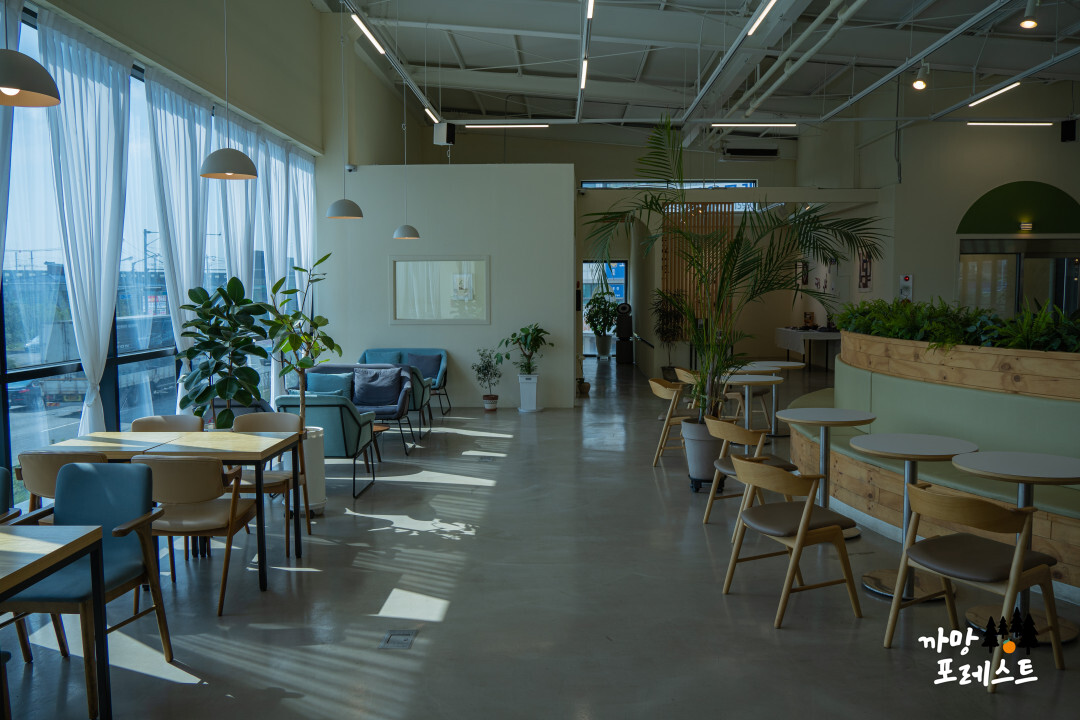 평택 카페모니 내부