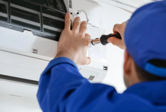 남자 소자본 창업 중 에어컨 설치 유지보수 이미지2