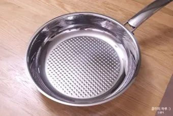 스테인레스 후라이팬 바닥 탄 자국 제거 방법_9