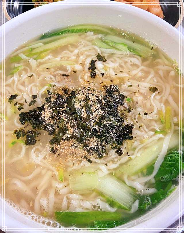 최불암 한국인의 밥상 포항 죽도시장 구수하면서도 깔끔한 칼국수 맛집