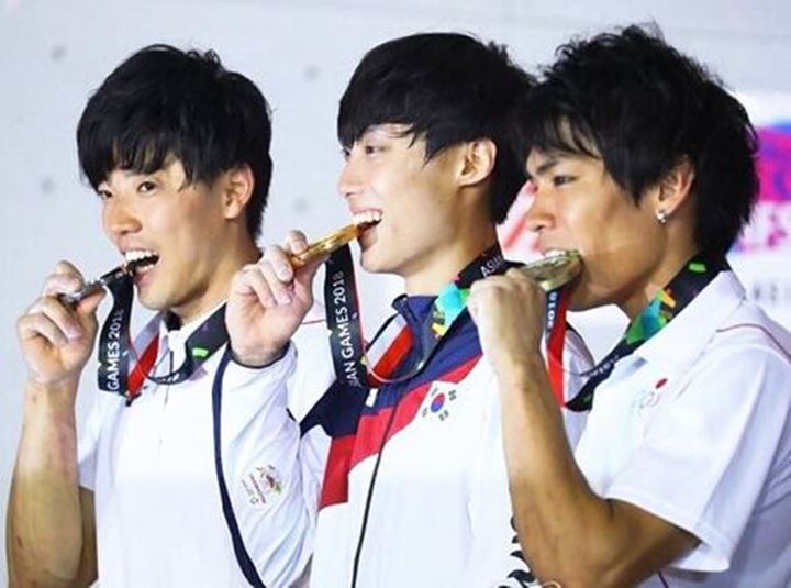 아시안게임 금메달을 차지하는 천종원 선수 모습