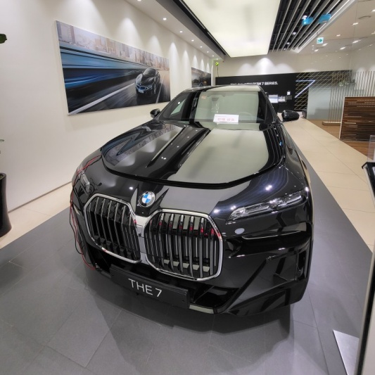 bmw-7시리즈-앞모습-검정색