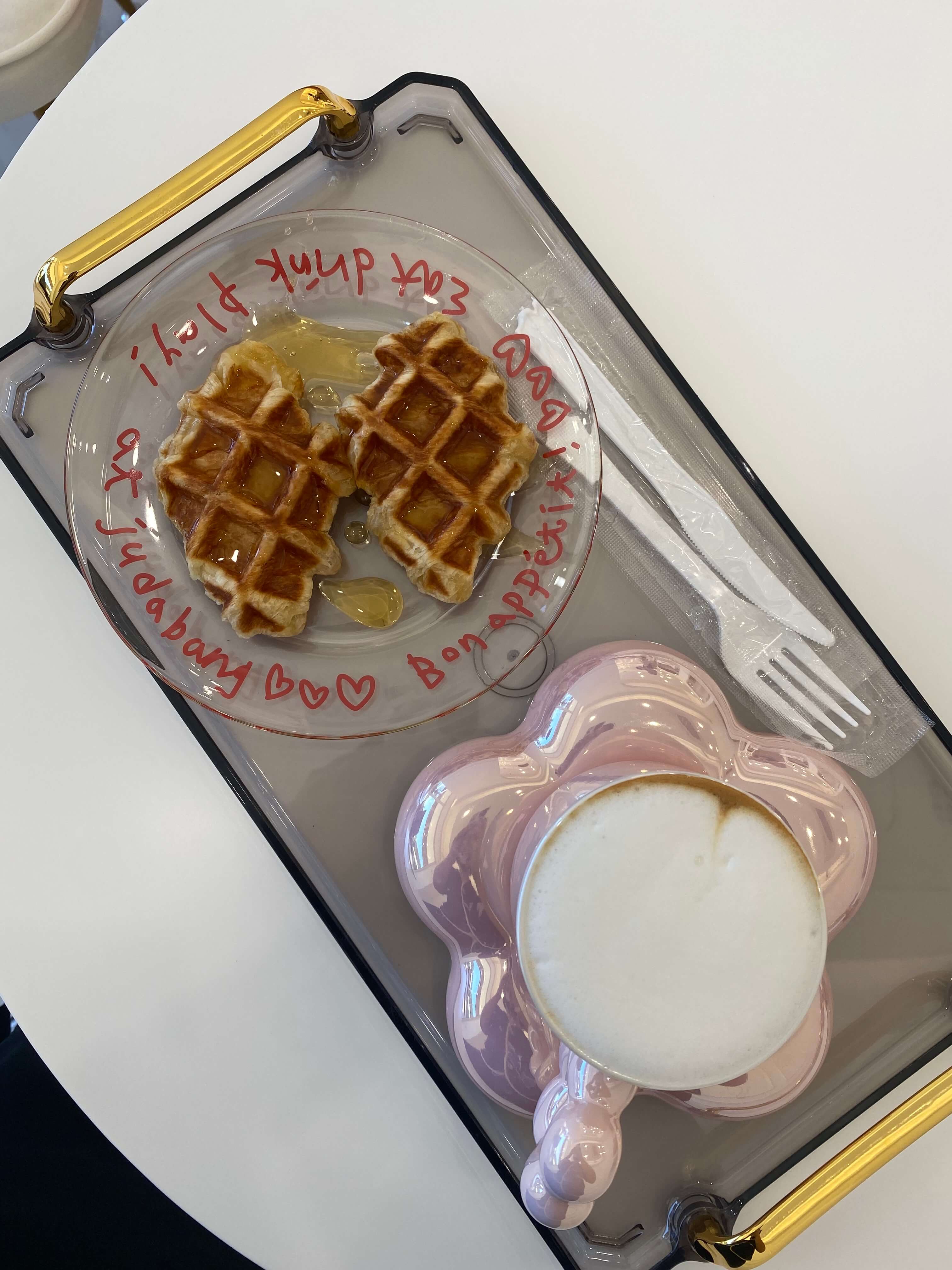 크로플-카페라떼