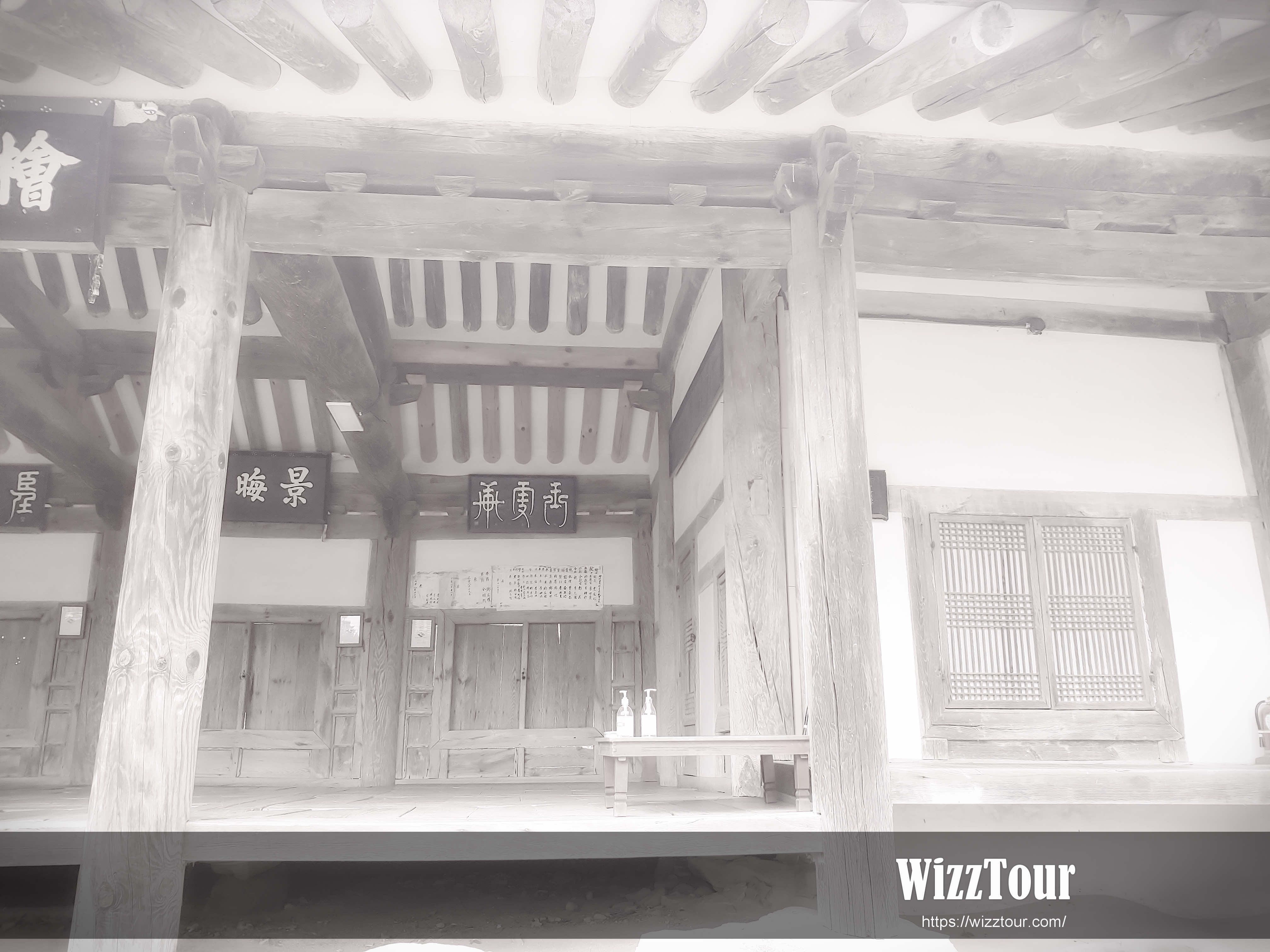 매화꽃이 아름다운 서원 풍경