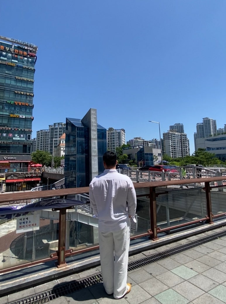 데일리룩(2025. 7. 11.)무신사스탠다드 린넨셔츠 화이트, 무신사스탠다드 린넨라이크 와이드 데님팬츠 화이트, 카시오 A158W-1 클래식 실버, 스텔라레알레 컨버스 스니커즈