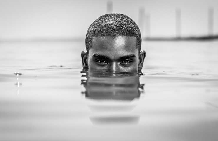 물속에-아프리카-남자