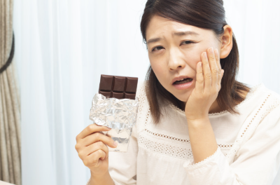 초콜렛을 먹으면 이빨이 시리는