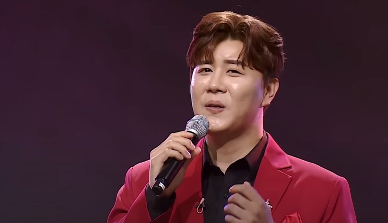 [다시보기] 미스터로또 진해성 노래모음 - 18세 순이, 녹슬은 기찻길, 사랑, 꿈, 꽃을 든 남자, 사랑을 한 번 해보고 싶어요, 어느 60대 노부부 이야기 사모 다시듣기 가사