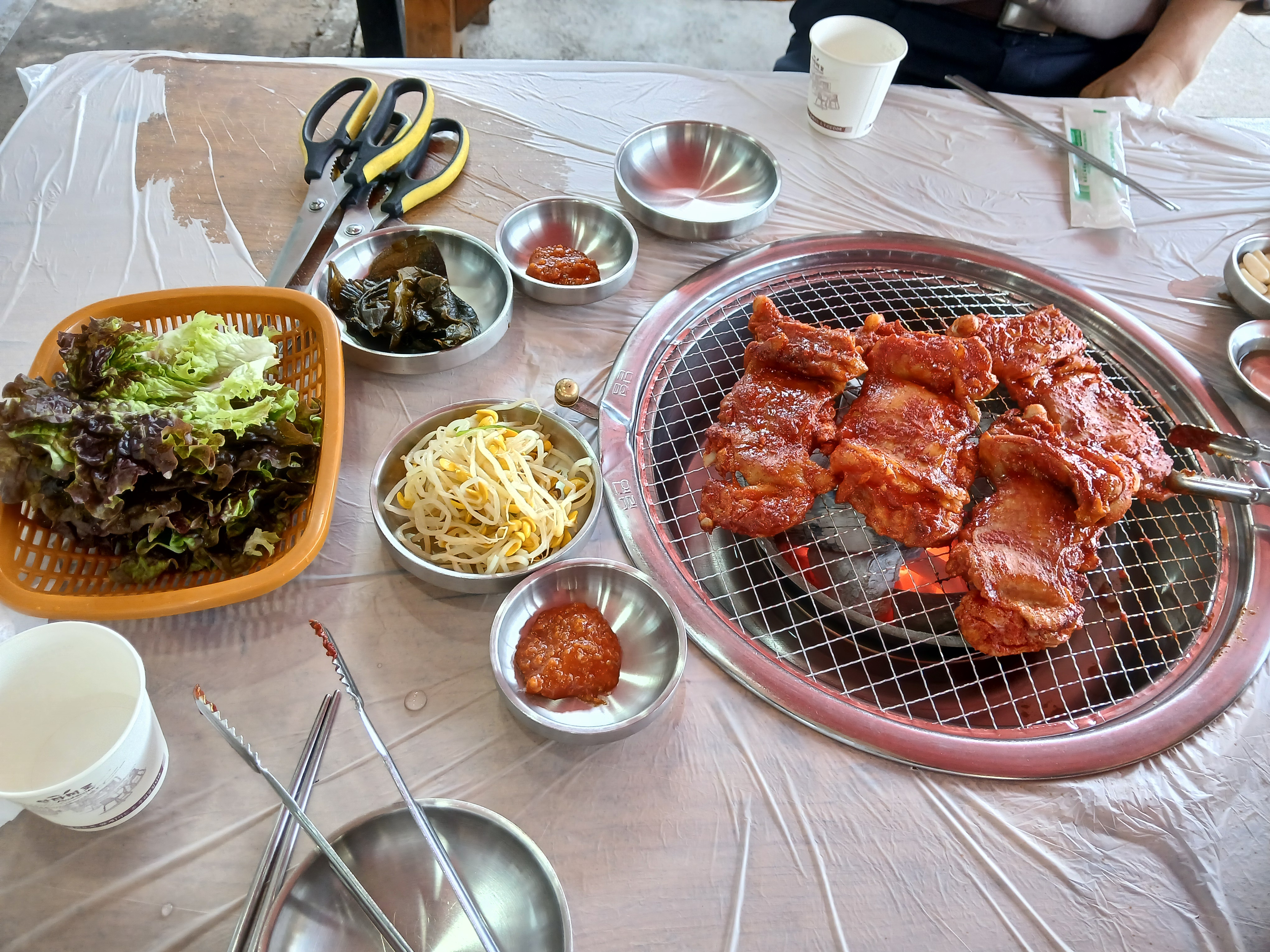 닭갈비와 기본 반찬