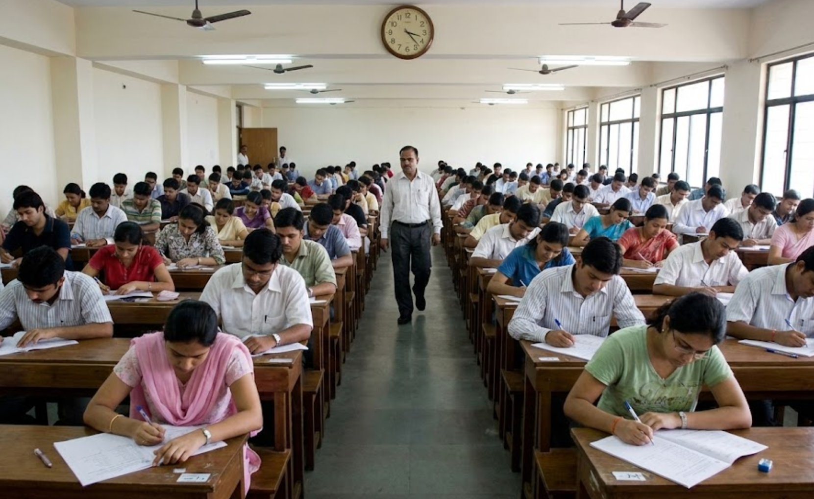 인도는 시험의 나라입니다. 취준생이든 학생이든 지험에 대한 압박은 정말 대단합니다.