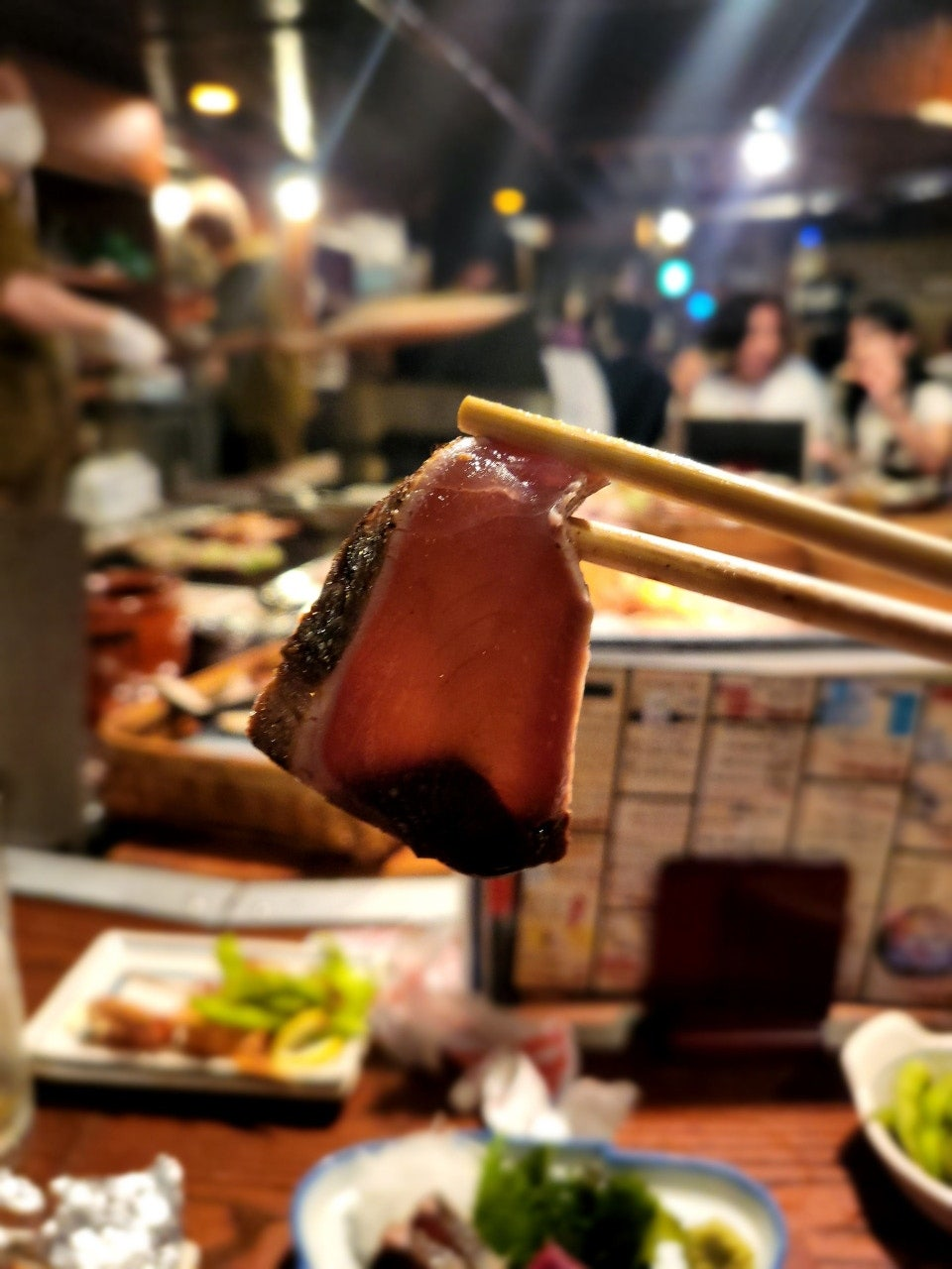 오사카 우메다 술집 이자카야 생맥주 한잔하기 좋은 로바다야끼 이사리비마츠다꼬치 오사사에 나온 맛집