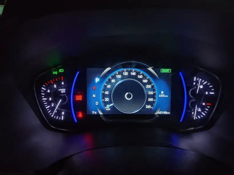 현대자동차-차량시동중-업데이트-확인중-대시보드-모습