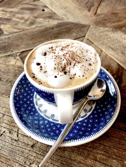 MZ세대가 카페에서 소비하는 건 ‘커피’가 아니라 ‘정체성’이다