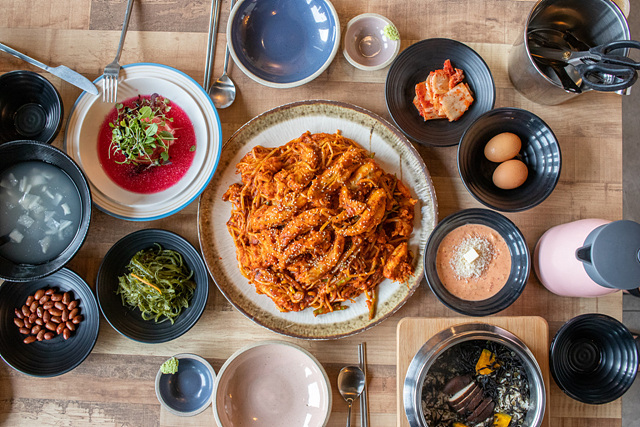 부산 수영구 광안리 맛집 현지인 추천 부산여행 로망스 대영횟집 석화연 수변최고돼지국밥 마담에뽀끄 아메리칸빌리지 진곰탕진해장 오륙도횟집 디에이블 무쇠김치삼겹