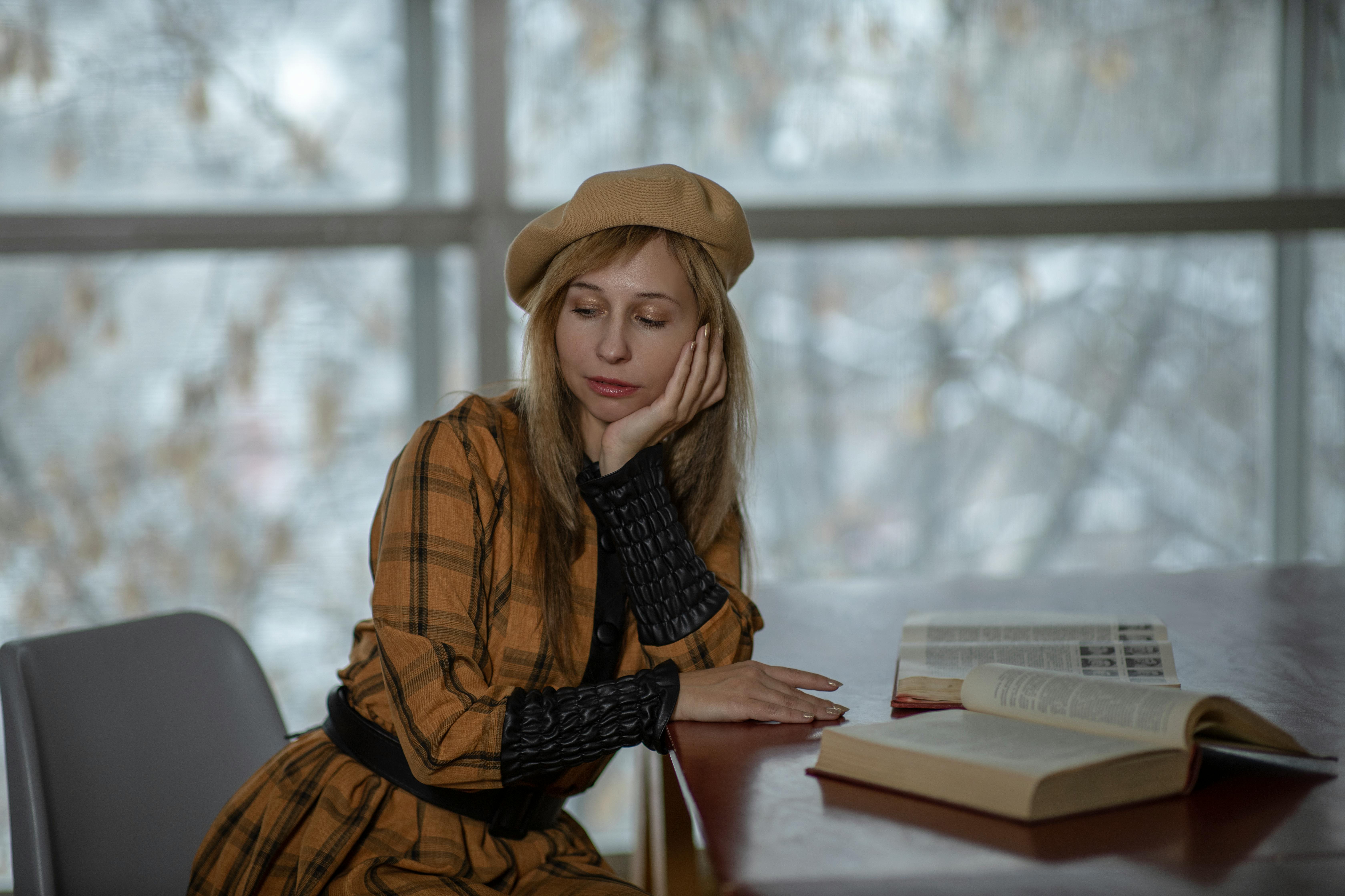 도서관에서 책만 읽는을 상징하는 이미지