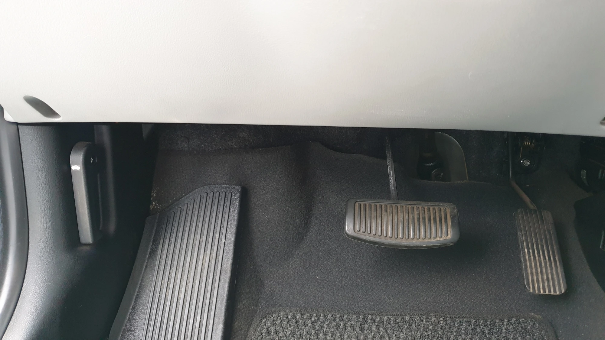 아반떼 보닛 열림 레버