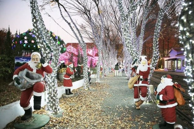 청도 프로방스 산타마을 빛축제 가족 여행지 추천