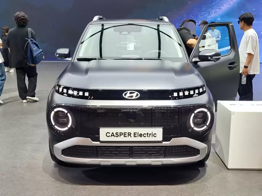 캐스퍼 일렉트릭 더스크 블루 매트 앞모습입니다.