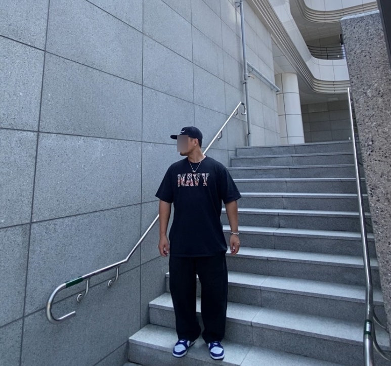 데일리룩('26. 9. 27.)에페 빈티지 할리우드 스타 볼캡, 엔티엠티 카모 티셔츠, 나이키 클럽 벌룬팬츠, 나이키 덩크로우 레트로 콩코드, 제이엔드, 타티아나, 써지컬스틸액세서리