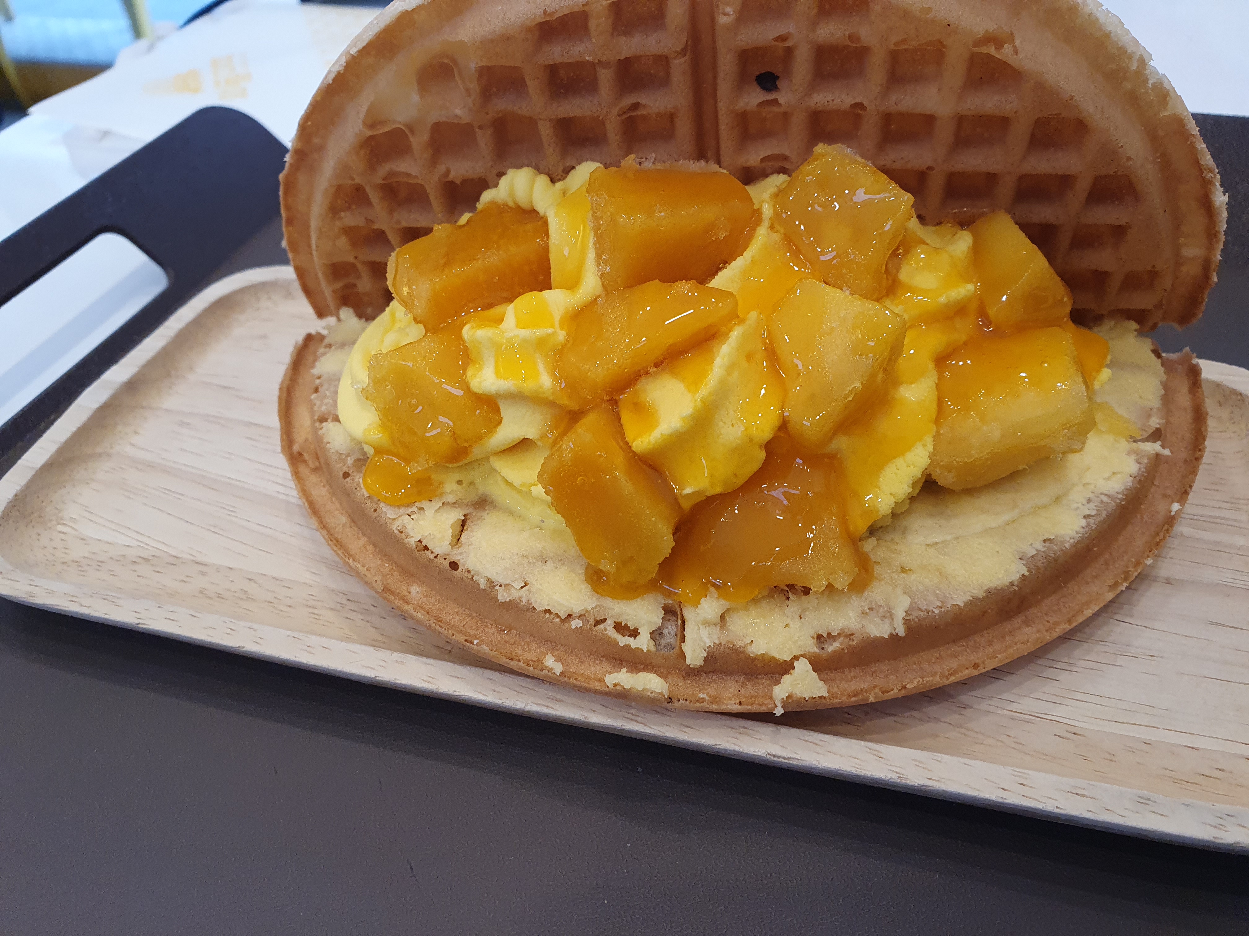 와플대학 궁동점 망고듬뿍 젤라또 와플