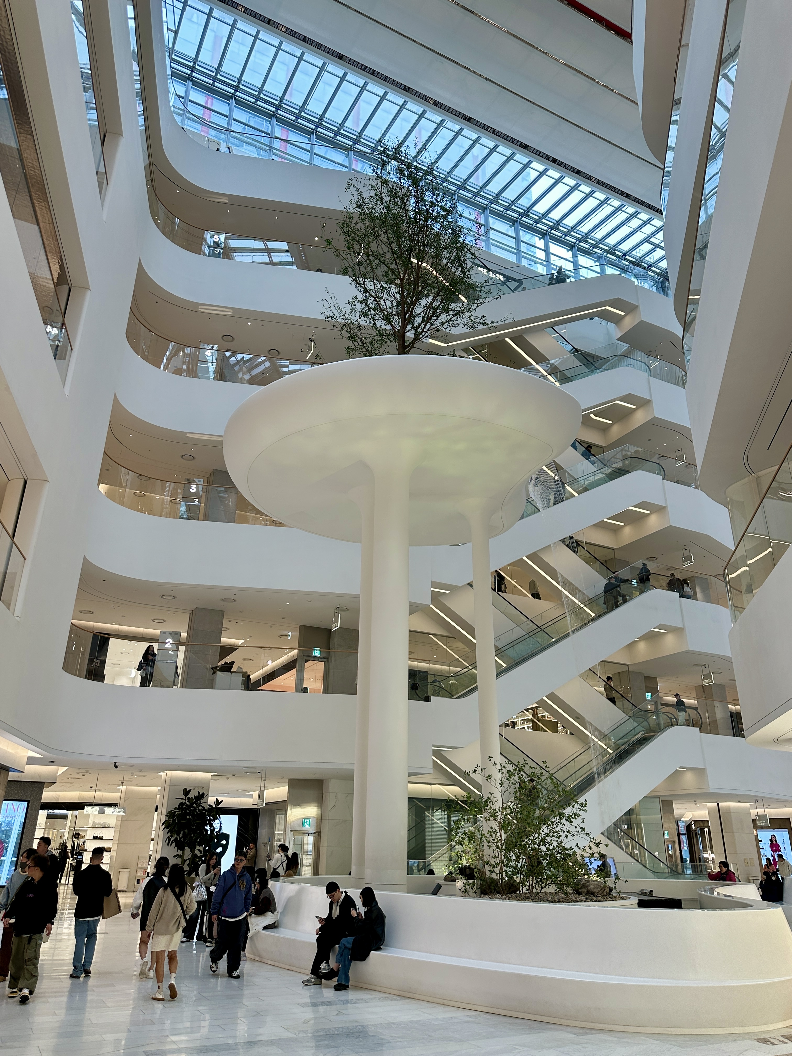 더현대 서울 1층