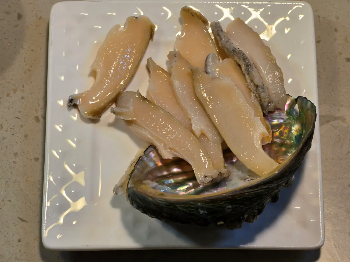 즐거운 술상 2번째 코스 음식: 전복회