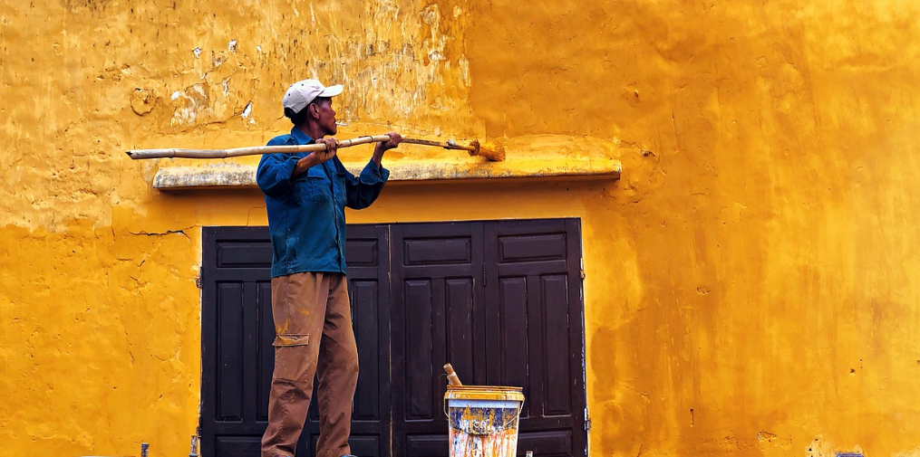 페인트 벗겨진 벽, 전문가 없이 셀프 보수하는 법 1