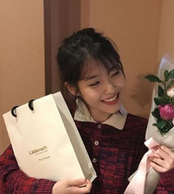 아이유 선물