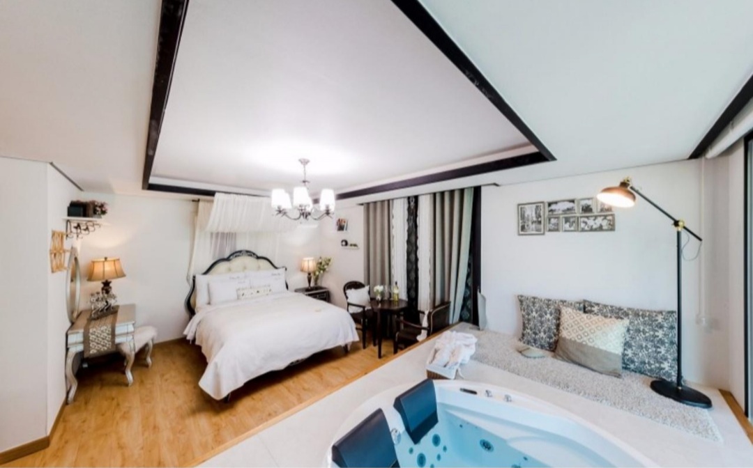 일루아 펜션 203호