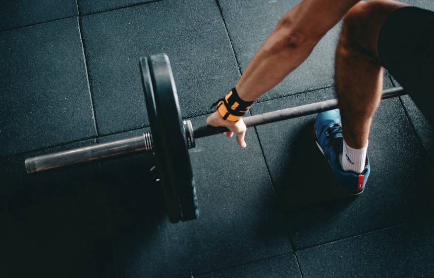어깨 통증을 완화하는 스트레칭 및 운동 방법과 일상에서의 관리법
