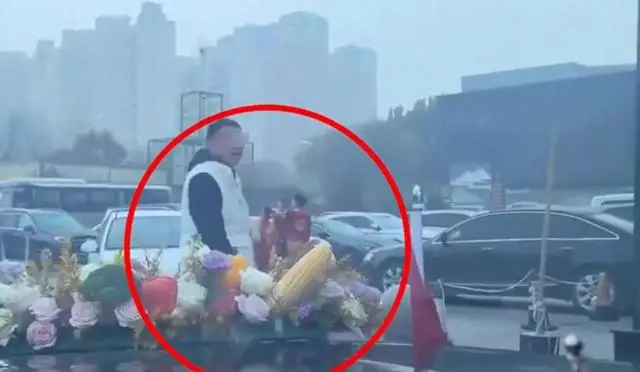 🎉 결혼식 날 신랑 신부 가로막고 금품 요구? 중국 ‘기쁨 틈탄 강탈’ 논란