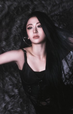 르세라핌 맴버 허윤진 사진