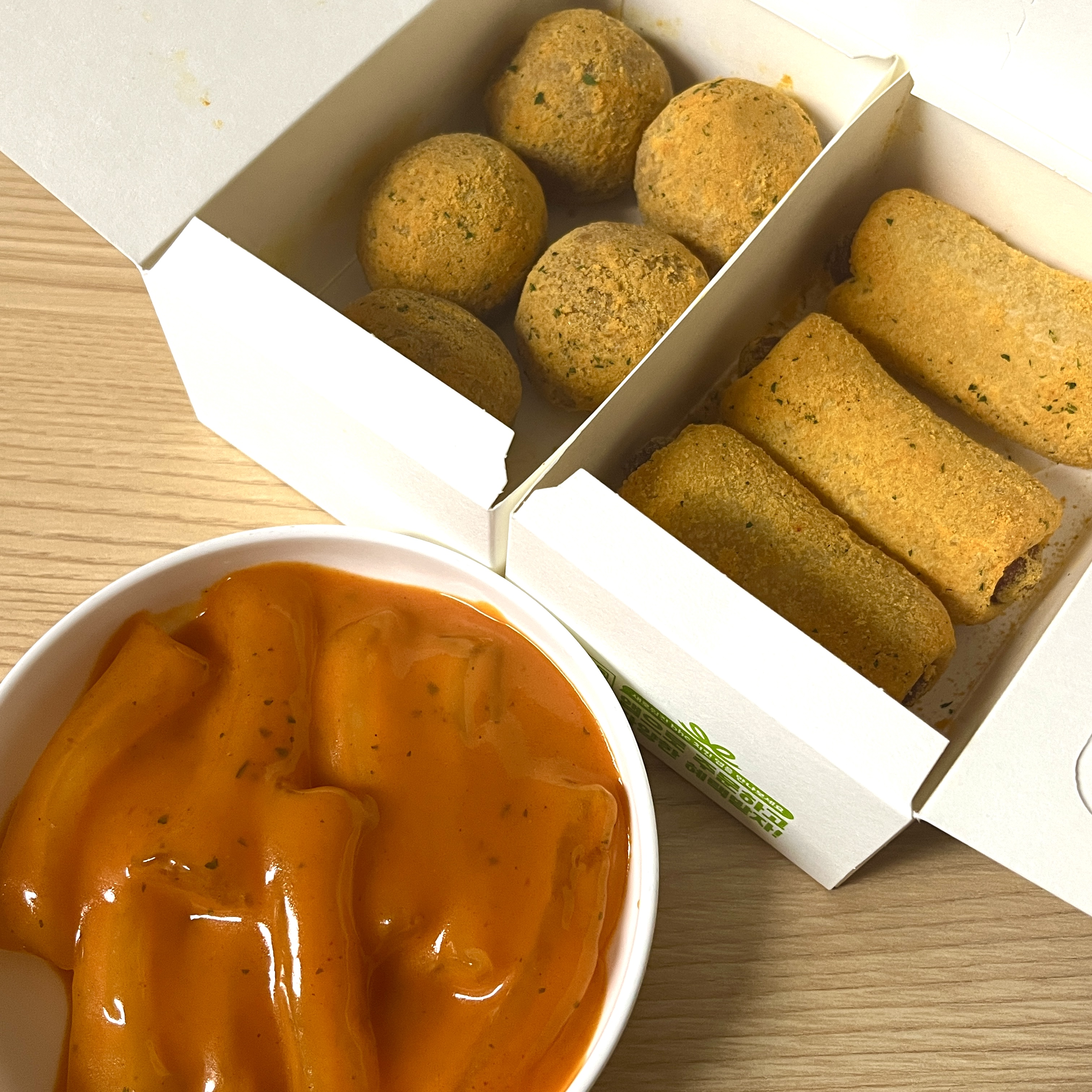 bhc 분모자 로제 떡볶이&amp;#44; 뿌링치즈볼&amp;#44; 뿌링핫도그