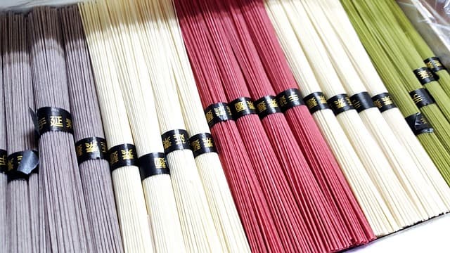 라면과 환경: 포장재 발전과 지속 가능성 논의