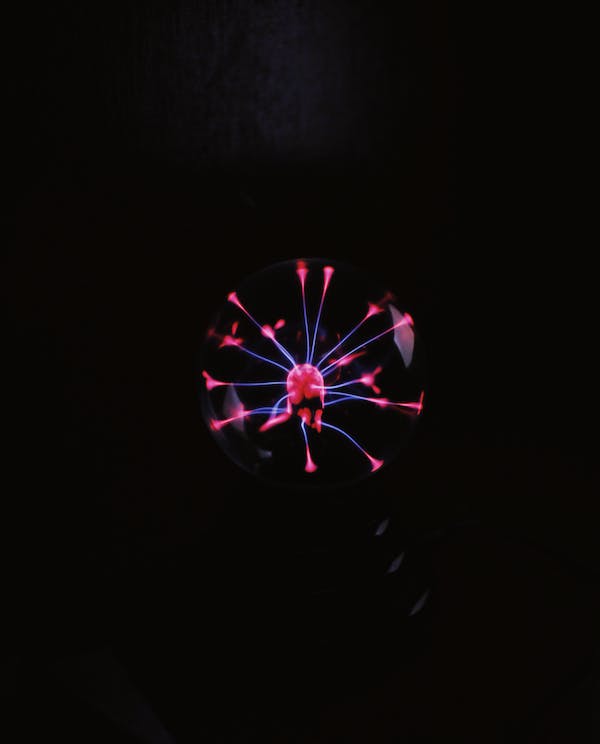 우주 기상은 자기장, 플라즈마 및 입자와 같은 우주 활동으로 인해 지구 및 다른 행성의 환경 교란 현상을 말합니다.