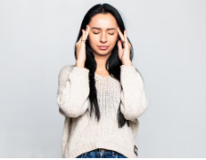 단순한 두통이 아닐 수도? 만성 두통을 줄이는 10가지 생활 습관