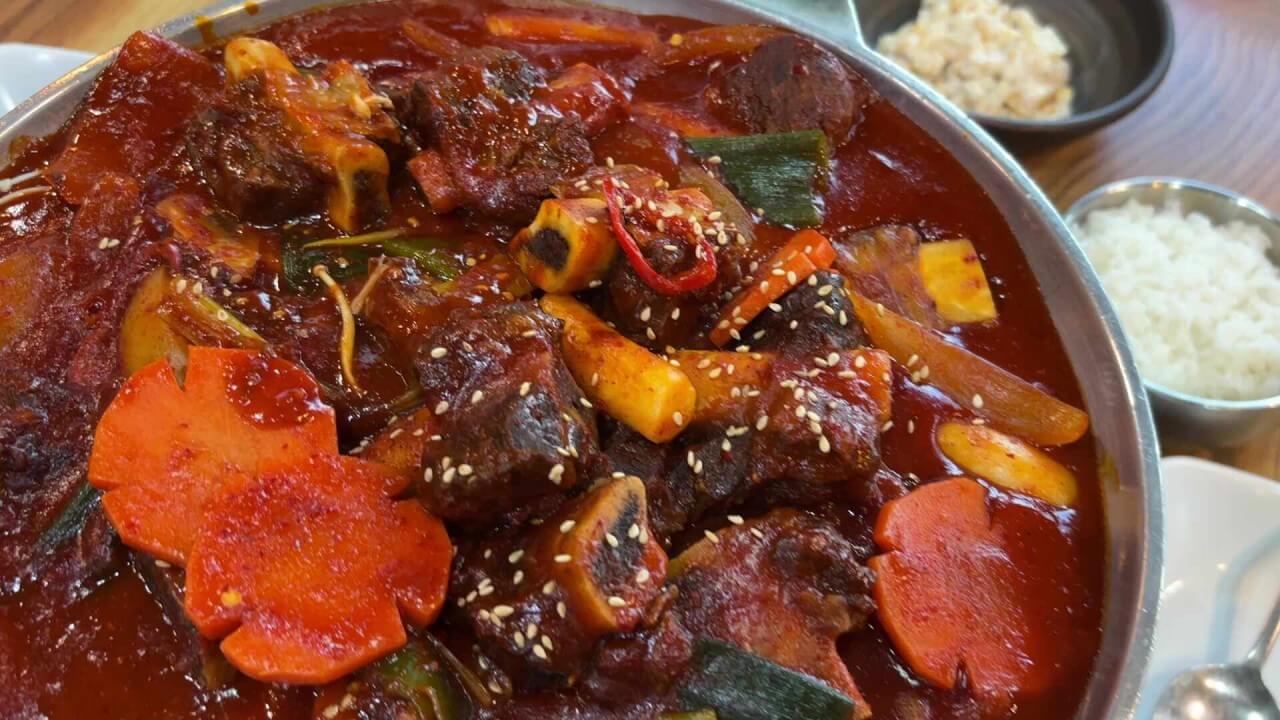 남겨서뭐하게 부여 해물갈비찜 갈비 곰탕 납작 수육 식당 위치 박찬호 12년 단골집