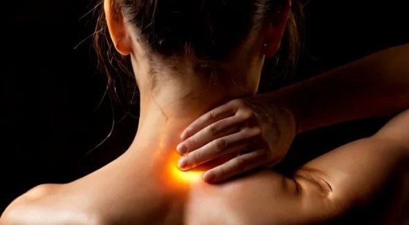 어깨저림, 팔저림, 손저림 목디스크일지도? 목디스크증상 원인 예방 치료 관리방법