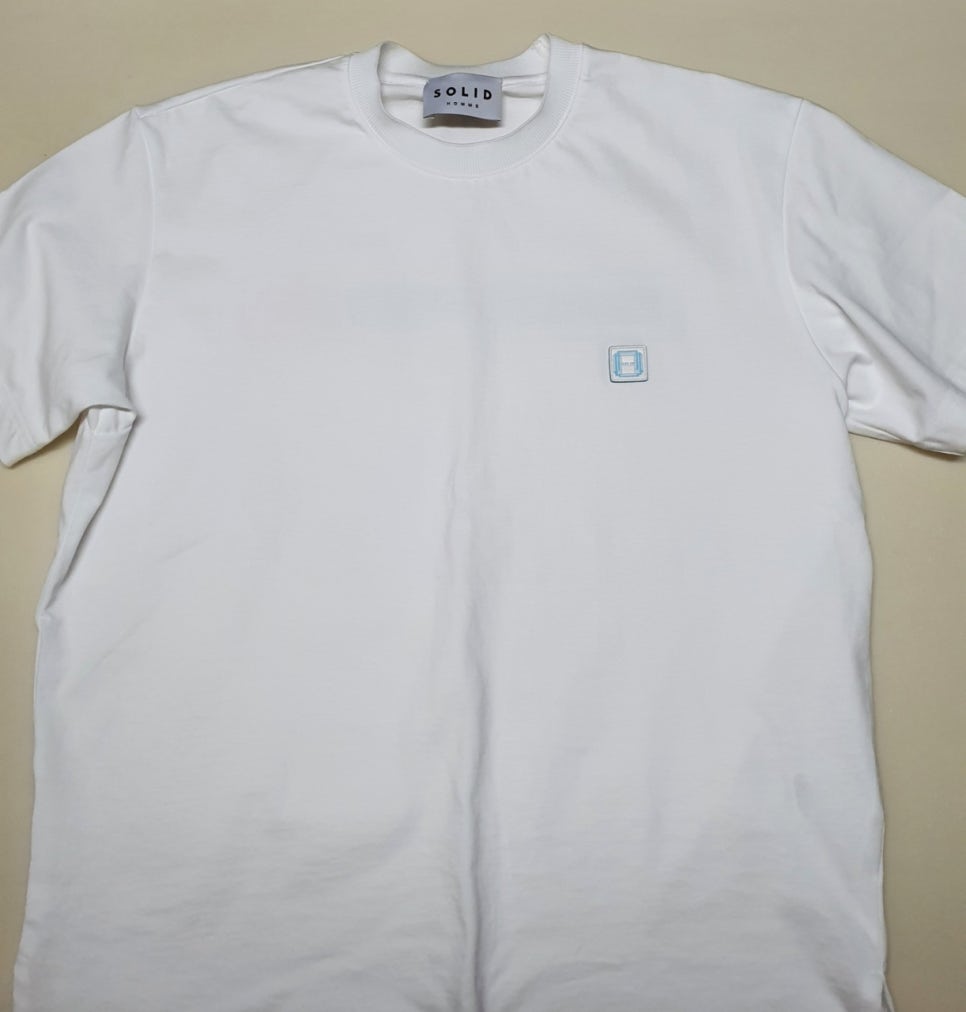 솔리드옴므 백로고 반팔티