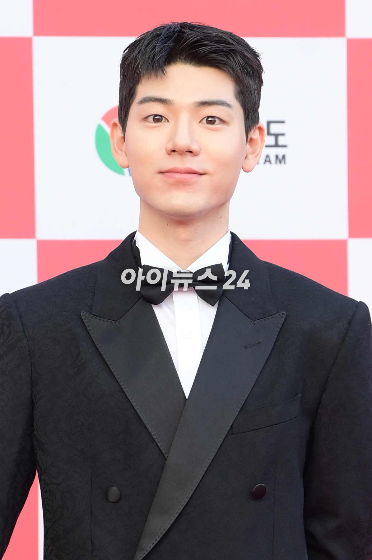 배우 배현성이 14일 오후 경남 진주시 경남문화예술회관에서 열린 &#39;2023 코리아드라마어워즈&#39; 레드카펫 행사에 참석하고 있다. [사진=정소희 기자]