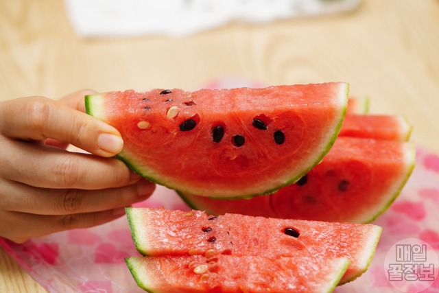 맛있는 수박 고르는법, 잘익은 수박 고르는법, 수박 효능, 항산화물질, 노폐물 제거