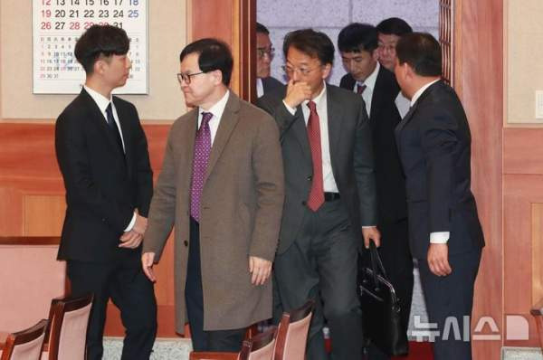 김성훈 변호사는 대통령 측 변호인단의 일괄 사퇴 불가