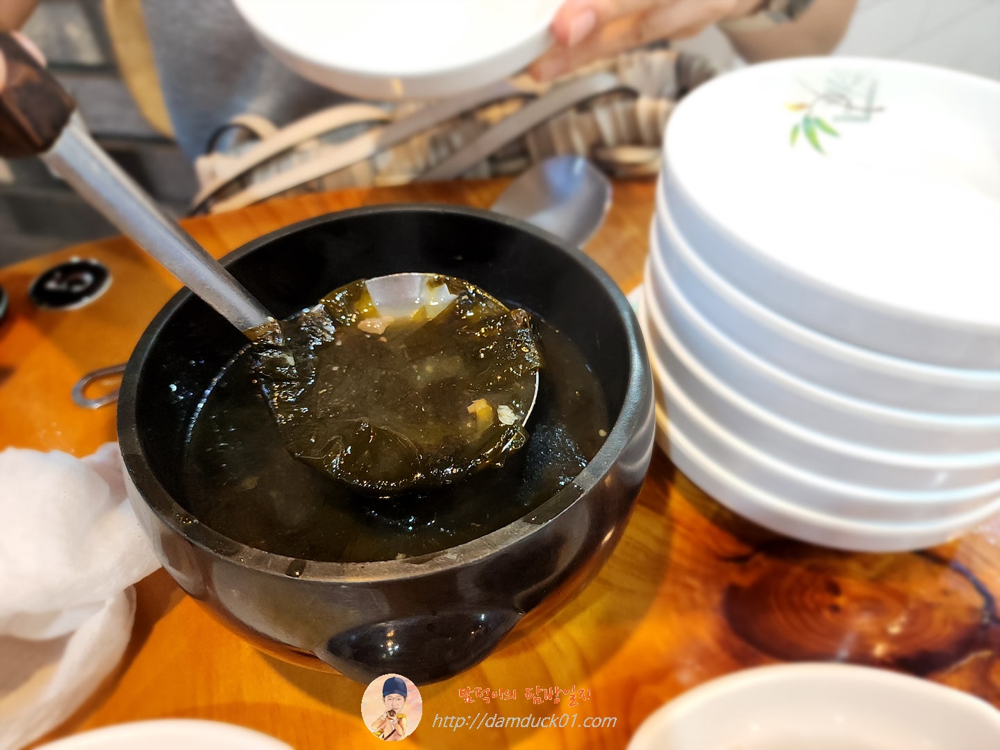 강릉엄지네꼬막집 미역국