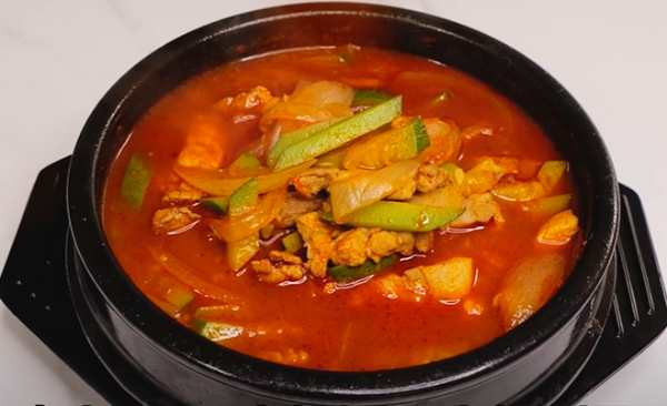 돼지고기 애호박 찌개