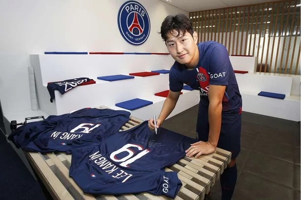 이강인 PSG 입단 발표