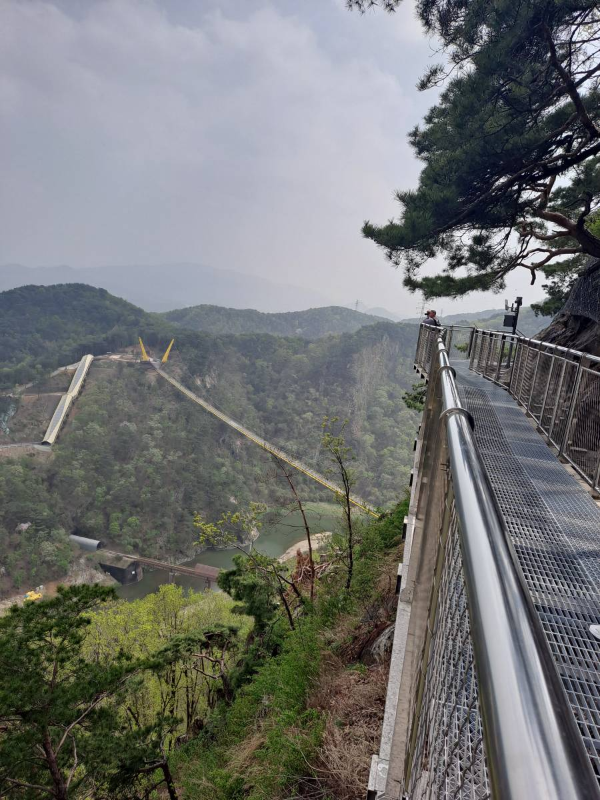 소금잔도 너머에 울렁다리