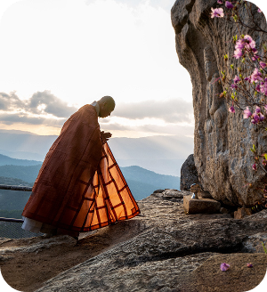 지리산 사성암 템플스테이 스님 참배 이미지 출처: 지리산 사성암 홈페이지